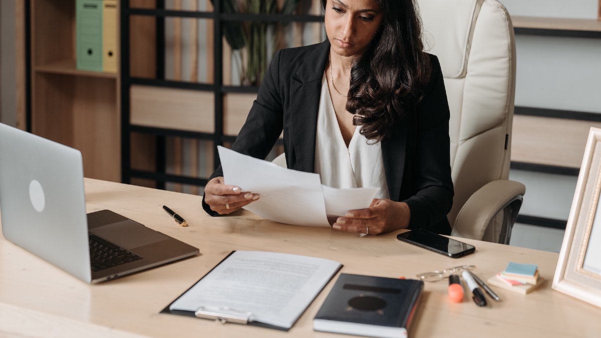 The Benefits of HR Software for SMEs - Streamlining Employee Data Management and Legal Compliance
