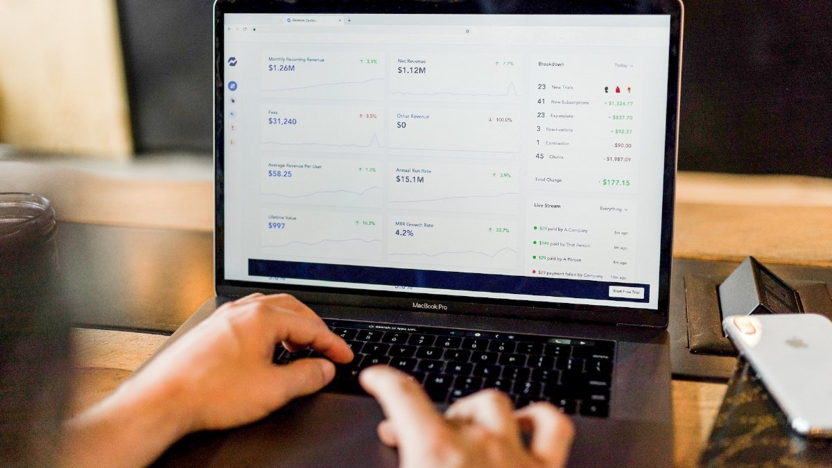 Choosing the Right SaaS HRIS Solution for Your Small Business